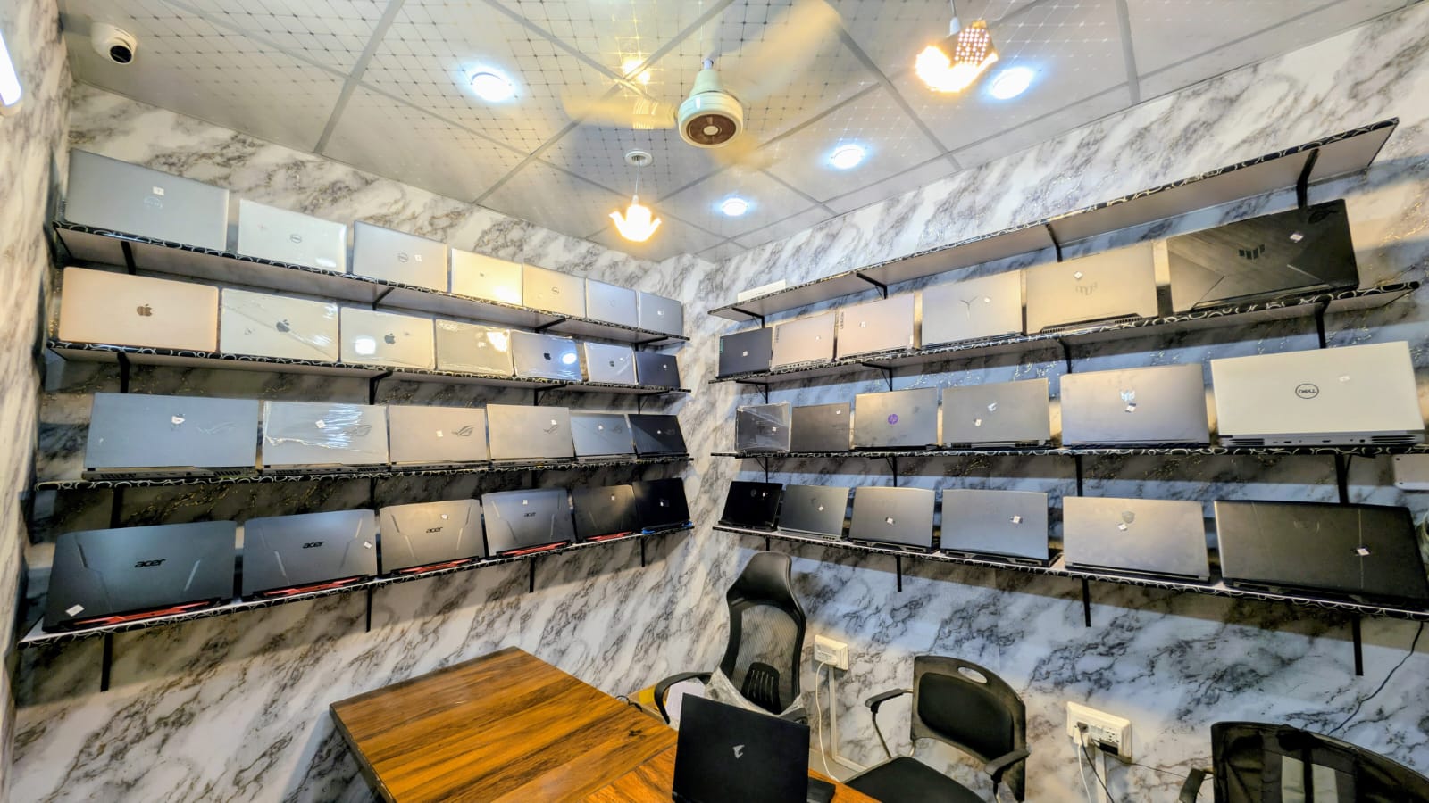 Computer hardware and laptops at Pixlaps